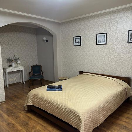 1Кім В Центрі,Вул.Набережна รีฟเน ภายนอก รูปภาพ